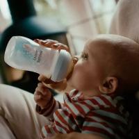 PHILIPS AVENT Natural Response pretkoliku pudelīte ar Airfree vārstu, 3-6m. 260ml