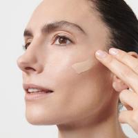 DR. HAUSCHKA Tonālais krēms 03 Chestnut 30ml