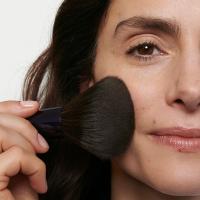 DR. HAUSCHKA Sejas toni koriģējošais pūderis 00 Translucent 8g