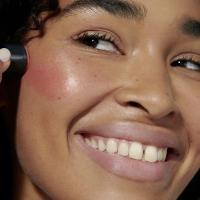 DR. HAUSCHKA Lūpu un vaigu krāsa 01 Apricot 6,1 g