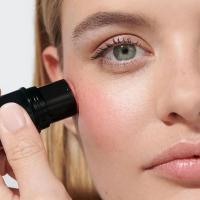 DR. HAUSCHKA Lūpu un vaigu krāsa 03 Rosewood 6,1 g