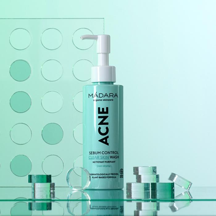 MADARA Acne Sebum Control attīrošs līdzeklis 140ml