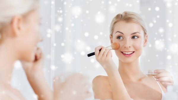 Kā pirms svētkiem panākt veselīgu ādas mirdzumu 