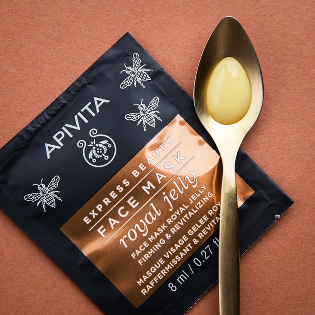 APIVITA EXPRESS BEAUTY Sejas maska ar bišu māšu peru pieniņu  2 x 8ml