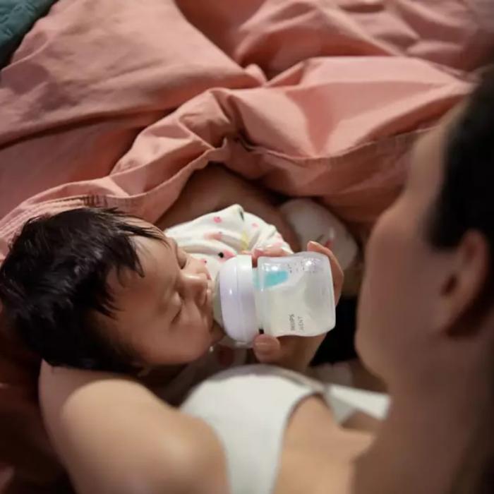 PHILIPS AVENT Natural Response pretkoliku pudelīte ar AirFree vārstu, jaundzimušā knupītis, 0m+125ml