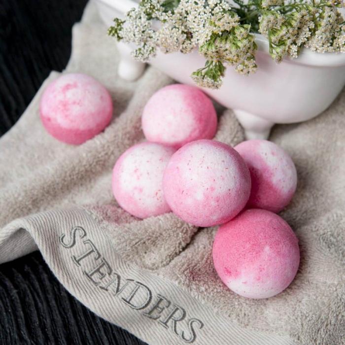 STENDERS Magnolija vannas bumba 130g
