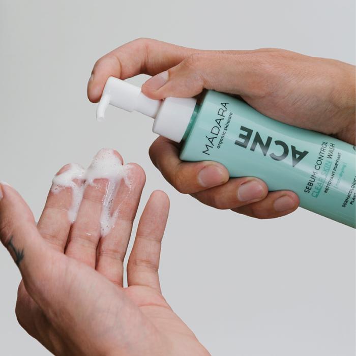 MADARA Acne Sebum Control attīrošs līdzeklis 140ml