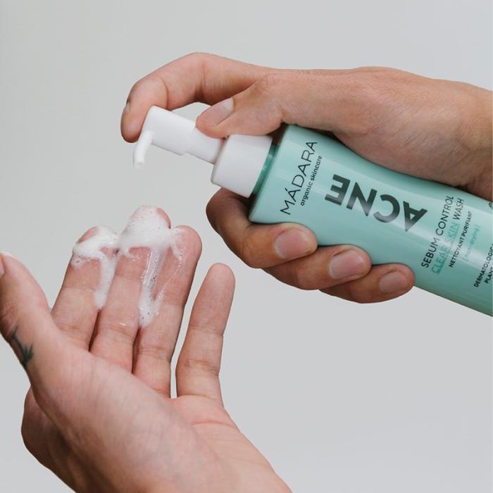 MADARA Acne Sebum Control attīrošs līdzeklis 140ml