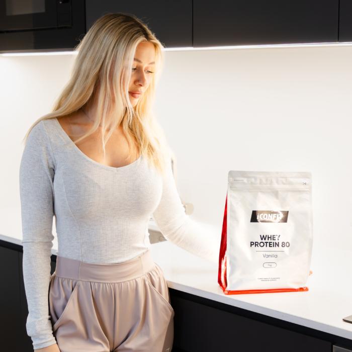 ICONFIT Whey Protein 80 ar vaniļas garšu pulveris 1kg