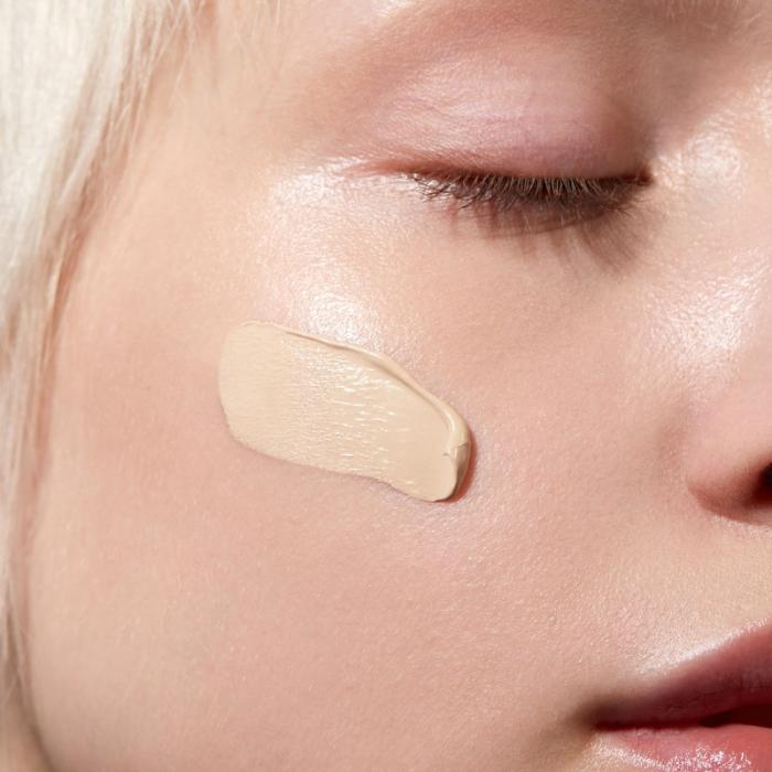 MADARA Skinonym pusmatēts tonālais krēms ar peptīdiem, #10 PORCELAIN 30ml