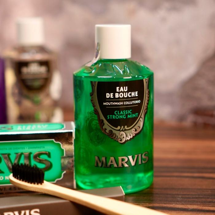 MARVIS Classic Strong Mint mutes skalojamais līdzeklis 400 ml