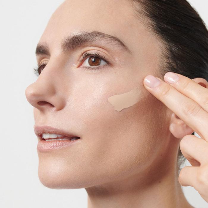 DR. HAUSCHKA Tonālais krēms 03 Chestnut 30ml