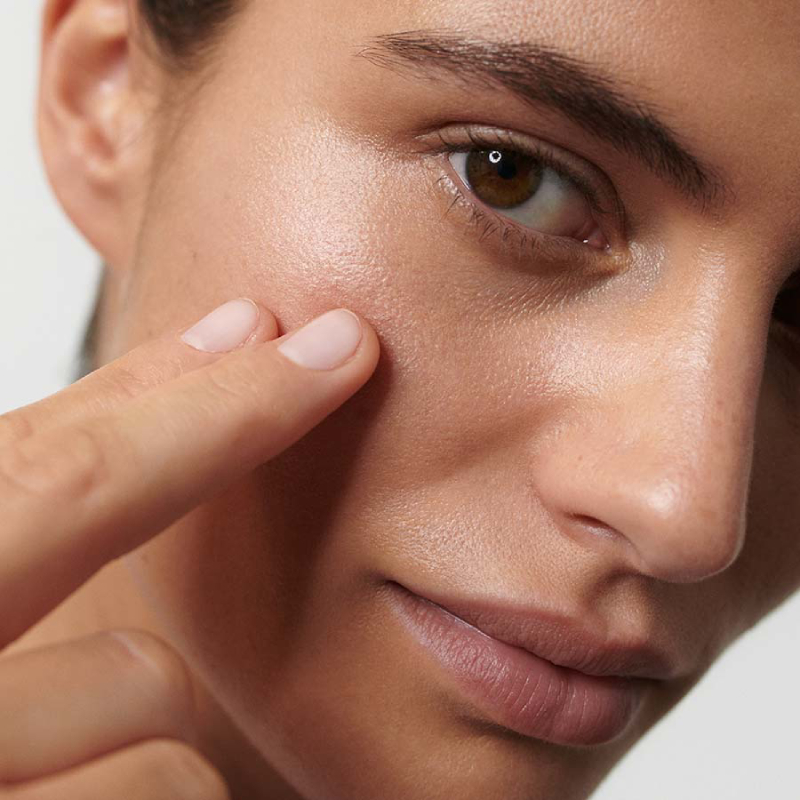 DR. HAUSCHKA Izgaismojošais fluīds 30ml