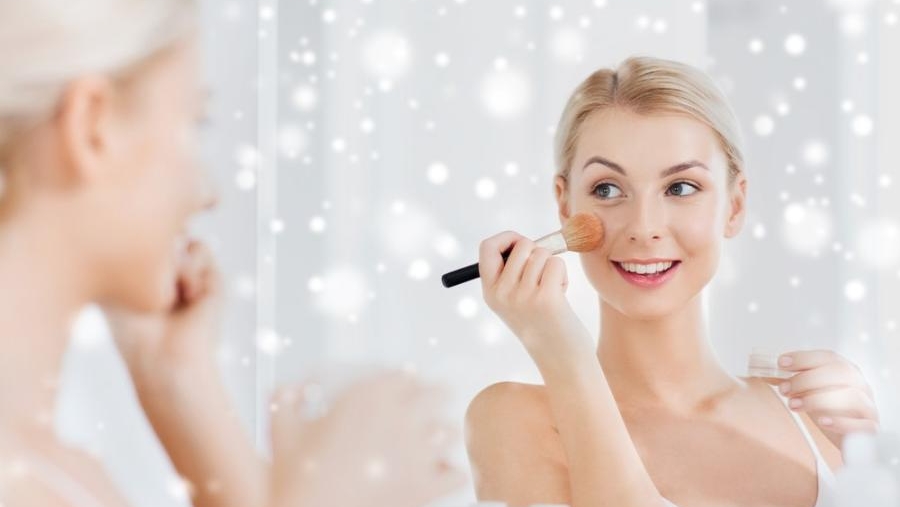 Kā pirms svētkiem panākt veselīgu ādas mirdzumu 